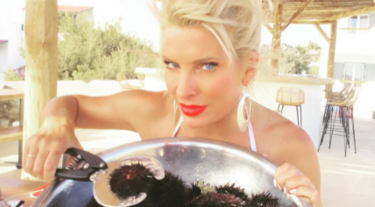 Ελένη Μενεγάκη: Με τις κόρες της και το Ματέο στη Νάξο! [βίντεο]