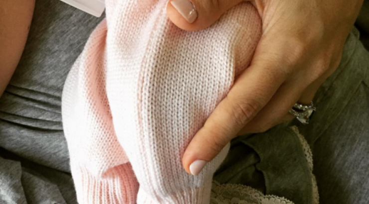 Ελληνίδα παρουσιάστρια υποδέχθηκε το νέο μέλος της οικογένειας!