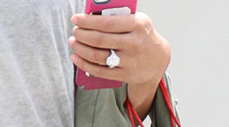 Ποια πρώην του Clooney έβαλε βέρα στο δεξί; [εικόνες]