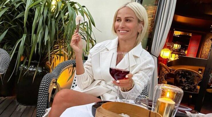 Έμιλυ Γιολίτη: Σου δίνει inspo για το επόμενο ταξίδι σου σε Παρίσι και Λονδίνο [εικόνες]