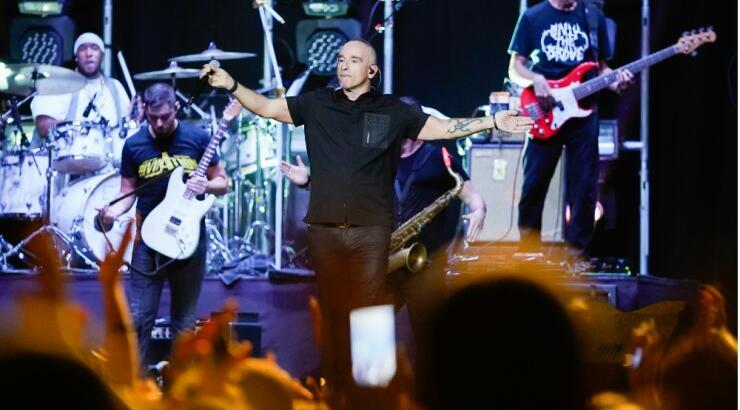 Eros Ramazzoti: Δείτε ποιοι βρέθηκαν στη συναυλία του