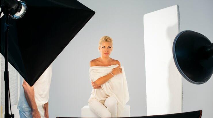 Η εκστρατεία για τον καρκίνο του μαστού των εταιρειών Estée Lauder συνεχίζεται...