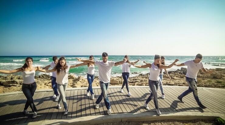 Με Ζεϊμπέκικο και με τη χορεύτρια της Shakira και της Rihanna σπάνε το ρεκόρ γκίνες στην Αγία Νάπα 