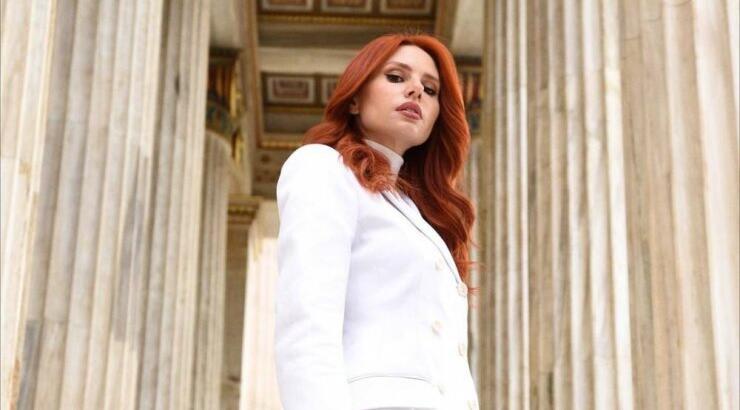 Έβελυν Καζαντζόγλου: Από ginger… την είδαμε με μαύρο κοντό καρέ μαλλί [εικόνα & βίντεο]