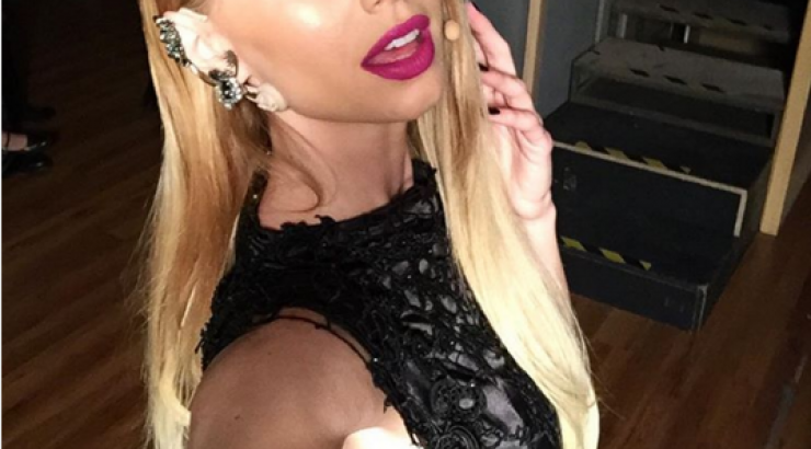 Έβελυν Καζαντζόγλου: Το σέξι φόρεμά της στο τέταρτο live των Mr. Cyprus