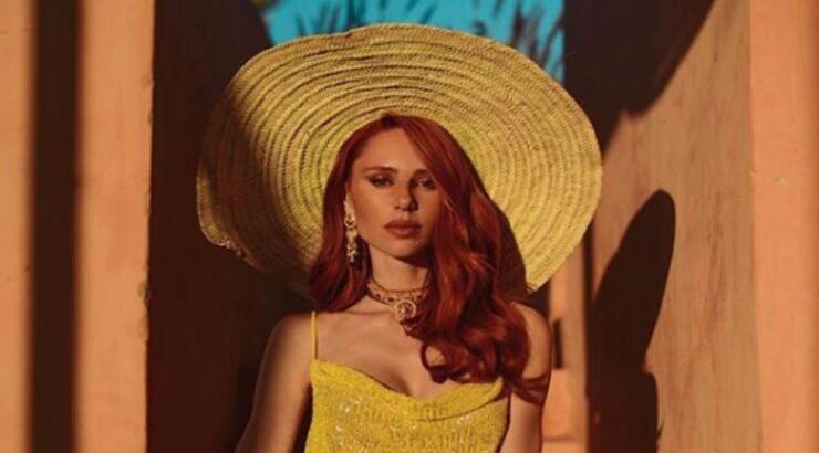 Το stylish και οικονομικό μαγιό της Έβελυν Καζαντζόγλου που λατρέψαμε! 