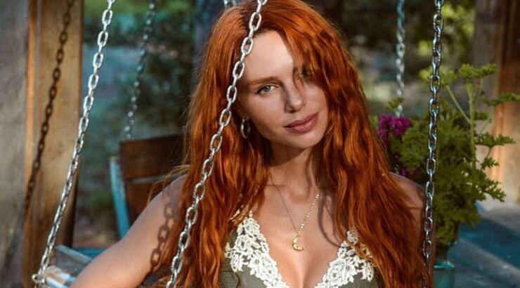 Έβελυν Καζαντζόγλου: Τι αποκαλεί "στολή εργασίας" όσον αφορά στο καθημερινό της ντύσιμο!