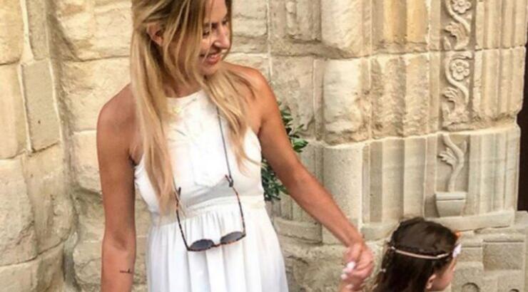 Κωνσταντίνα Ευριπίδου: Τα αξιολάτρευτα στιγμιότυπα της μικρής Αριάδνης στην παραλία