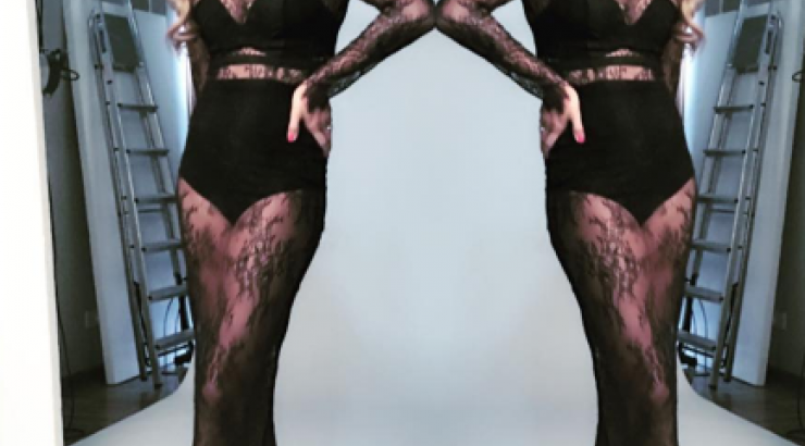 Διαγωνιζόμενη του Star Κύπρος στην αγκαλιά ποδοσφαιριστή του ΑΠΟΕΛ