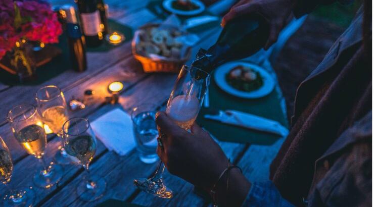 8 χρήσιμες συμβουλές για να μείνετε πιστοί στην διατροφή σας αλλά και να διασκεδάσετε χωρίς ενοχές