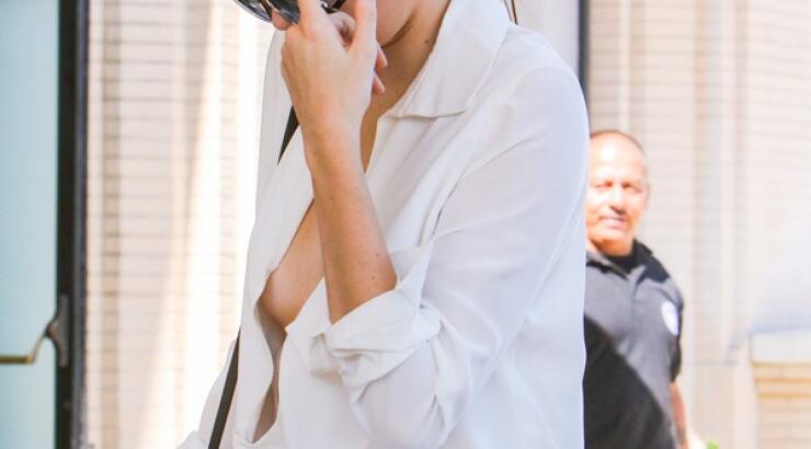 ‘’Αποκαλυπτήρια’’ στήθους για πασίγνωστο μοντέλο [εικόνες]