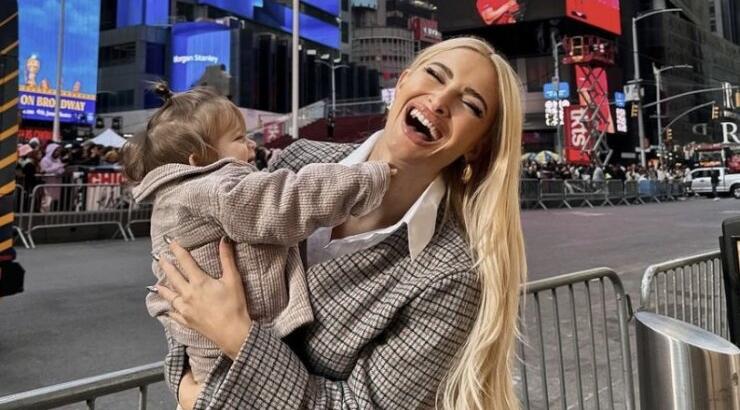 Xαμός με τo αινιγματικό βίντεο της Τούνη με φουσκωμένη κοιλίτσα: "Τριών μηνών έγκυος ξανά;"