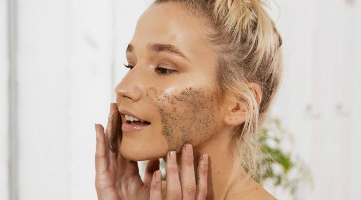 5 απολεπιστικά προϊόντα για λαμπερή επιδερμίδα