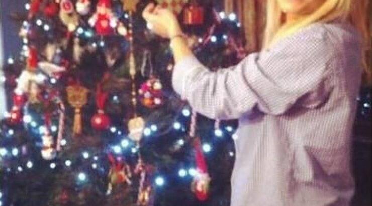 Οι celebrities στολίσανε Χριστουγεννιάτικο δέντρο. Εσείς ακόμα;
