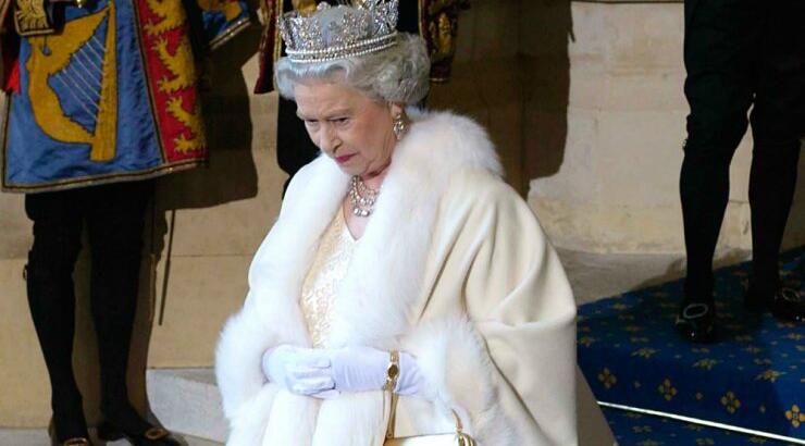 Η βασίλισσα Ελισάβετ δεν θα βάλει ξανά αληθινή γούνα στη γκαρνταρόμπας της