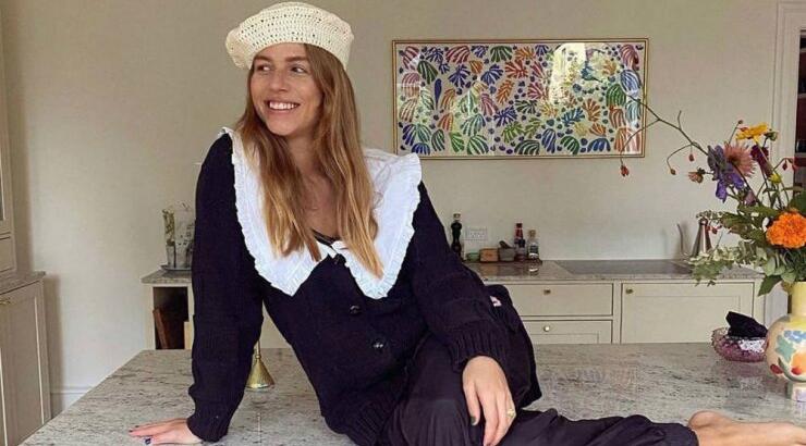 O οίκος Ganni δημιούργησε για πρώτη φορά πιτζάμες και είναι εξαιρετικά fashionable