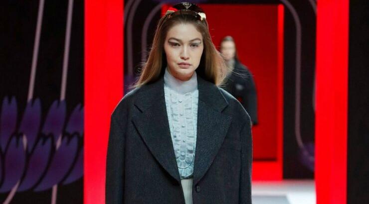 Ο οίκος Prada διοργανώνει δημοπρασία με fashion items από το χειμερινό ντεφιλέ 2020