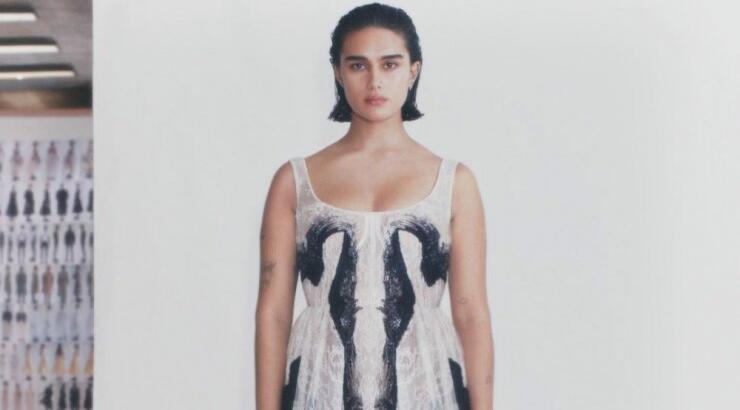 Ο Alexander McQueen παρουσίασε τη νέα του συλλογή μέσα από ένα βίντεο