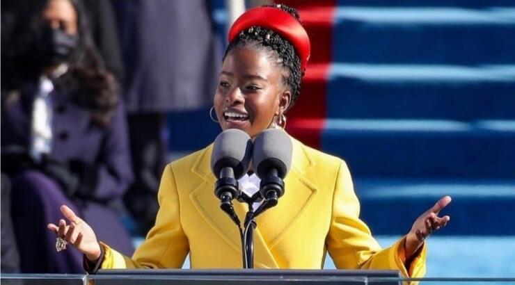 Η Amanda Gorman εξελίσσεται σε fashion icon