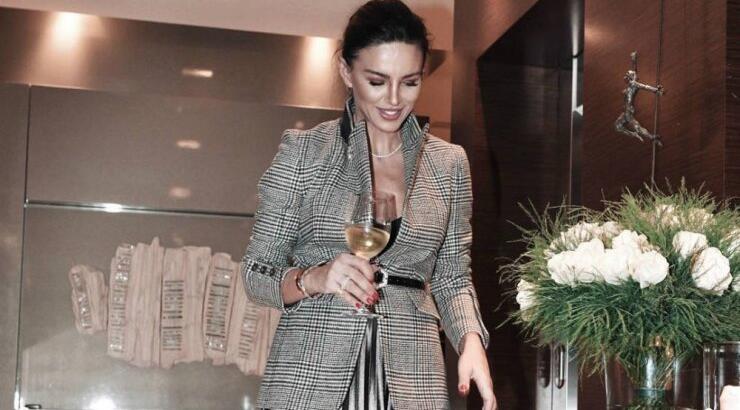 Το στιλιστικό τρικ της Ramona Filip που θα απογειώσει το blazer jacket σου