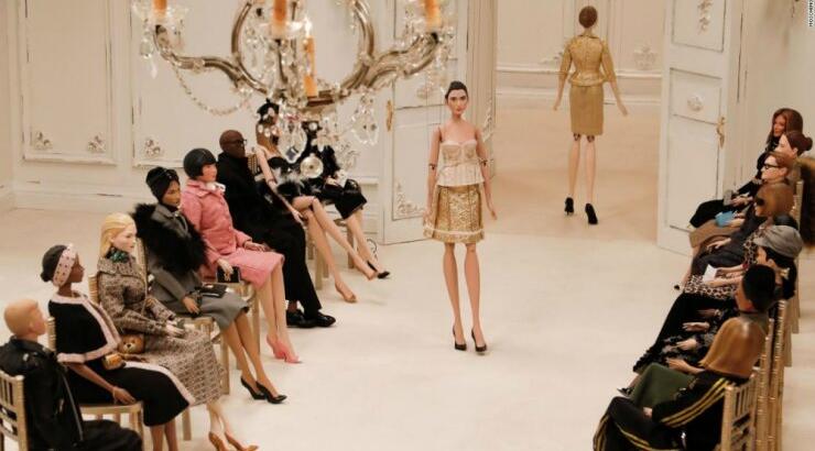 Milan Fashion Week: Το ντεφιλέ του οίκου Moschino έκλεψε την παράσταση