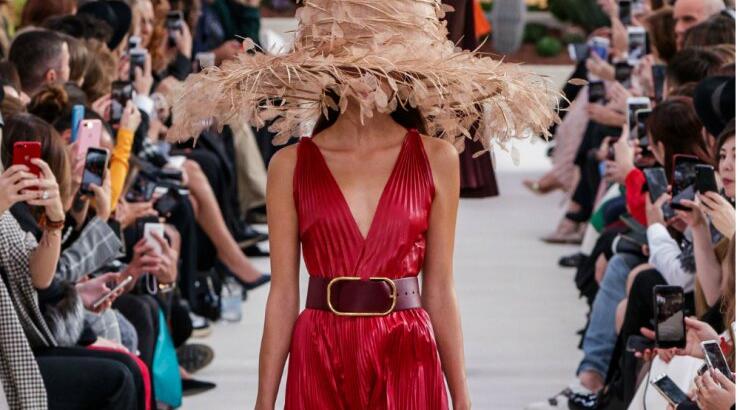 Φόρεσε το shirt dress σου και μπες στο πνεύμα των διακοπών