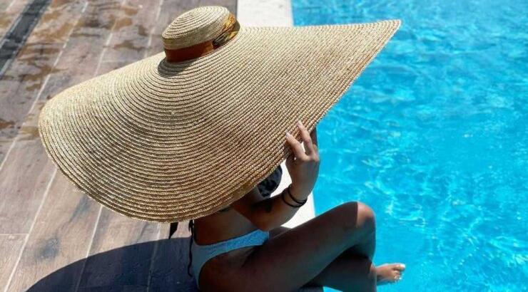 Must-have: To oversized καπέλο που λατρεύουν τα fashion girls