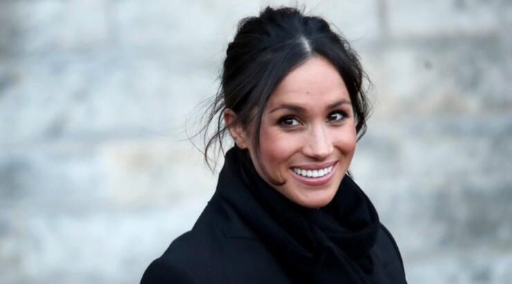 H Meghan Markle φόρεσε το must have φόρεμα της γυναικείας γκαρνταρόμπας και κοστίζει 55 ευρώ 