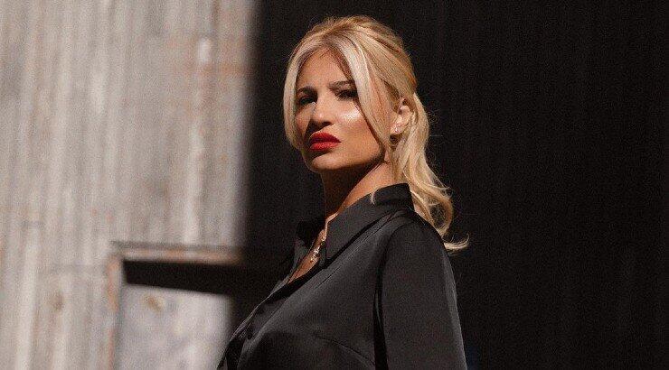 Φαίη Σκορδά: Σου δίνει inspo για τα γιορτινά σου hair looks