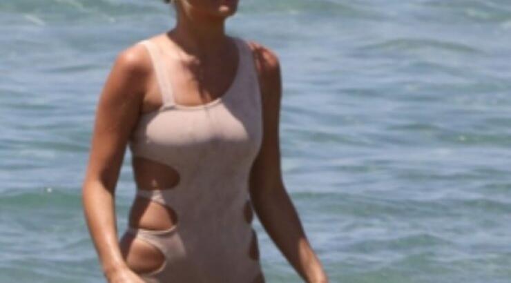 Το μαγιό της Φαίης και τα σχόλια του Μουτσινά