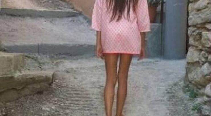 Δε θα πιστέψετε ποιο είναι αυτό το κοριτσάκι που περπατάει ανέμελο!