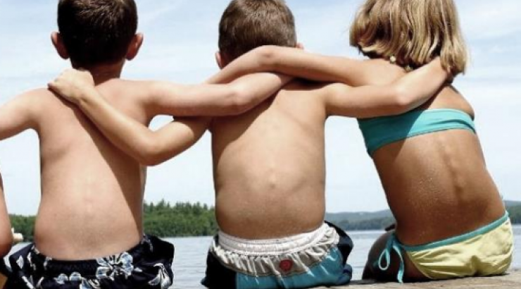 Μέχρι τα 25 μας χρόνια κάνουμε γνωριμίες και φίλους