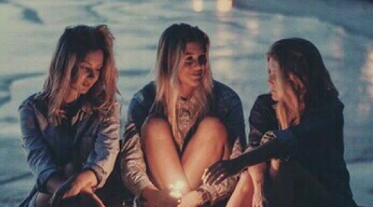 Ποια δύο πράγματα αν σταματήσεις να τα κάνεις θα γίνεις πιο αρεστή στους ανθρώπους;