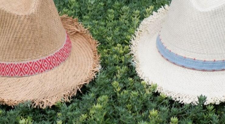 Τα floppy hats είναι το αξεσουάρ που δε θα αποχωρίζεσαι φέτος 