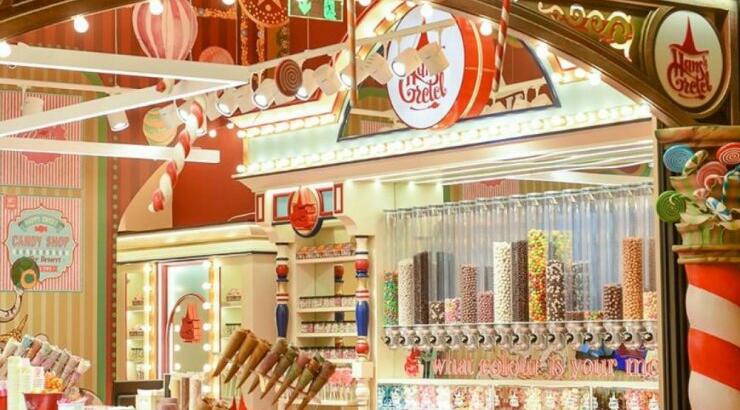 Το ζαχαρένιο σπιτάκι των Hans & Gretel, ανοίγει σήμερα τις πόρτες του στην καρδιά της πόλης