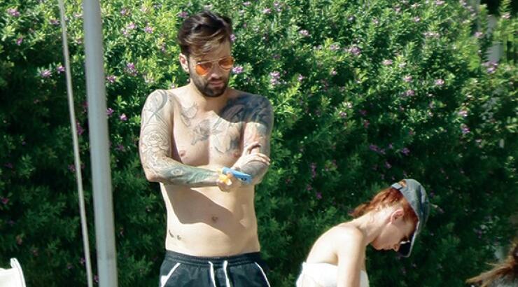 Θοδωρής Μαραντίνης: Στην πισίνα με σέξι γυναικεία παρουσία και δεν είναι η Σίσσυ Χρηστίδου!