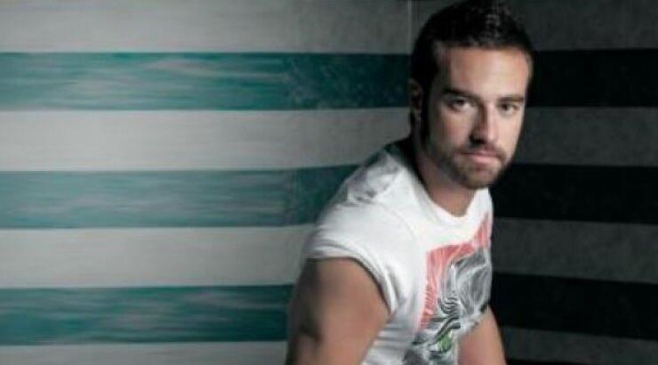 «Τσάκωσαν» τον Φραγκολιά με άντρα στο κρεβάτι!