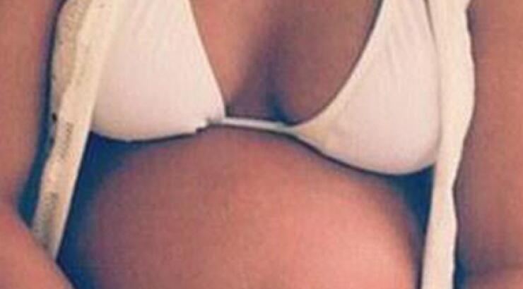 Τραγουδίστρια σε προχωρημένη εγκυμοσύνη...