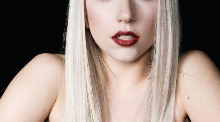 Lady Gaga: Βγήκε στο δρόμο σχεδόν γυμνή!