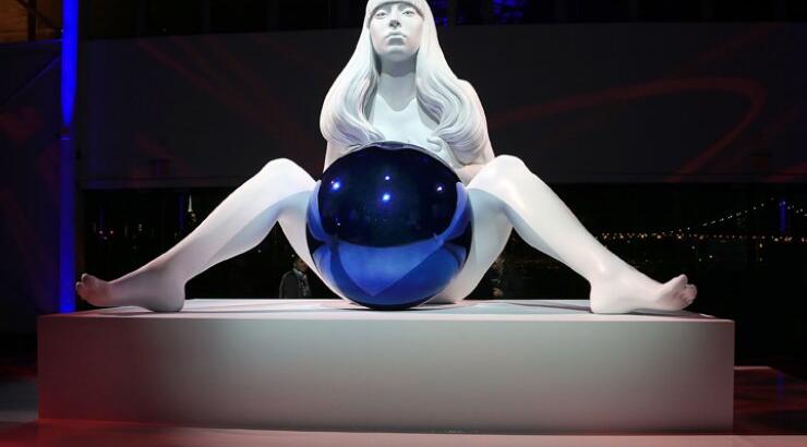 H Lady Gaga έγινε άγαλμα!!! [εικόνες]