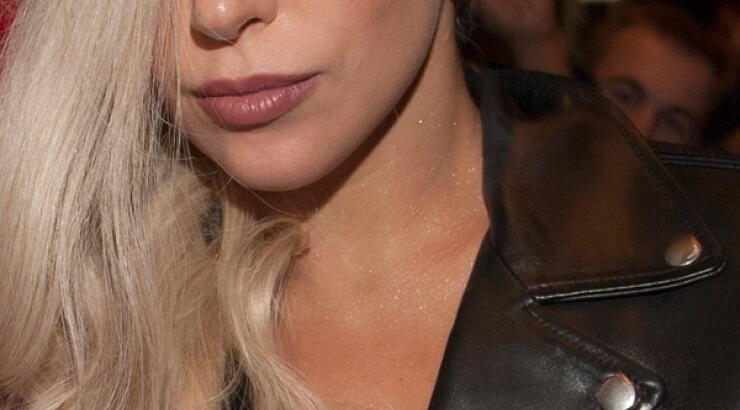 Η Lady Gaga παρακολουθεί αγώνα μπάσκετ [εικόνες]