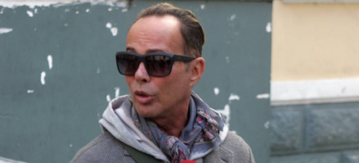 O Λάκης Γαβαλάς θρηνεί το χαμό του Μιχάλη Ασλάνη [εικόνα]