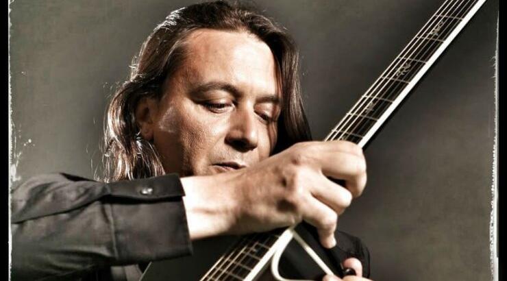 Γιάννης Κότσιρας: Την πρώτη φορά που τον άκουσε live ο πατέρας του τον έβαλε να πληρώσει!