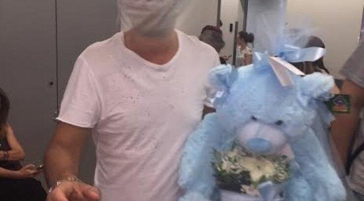 Γεννητούρια για Έλληνα τραγουδιστή!