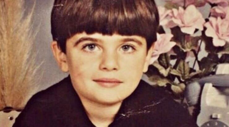 Αναγνωρίζετε ποιος επώνυμος Κύπριος είναι το χαριτωμένο αγοράκι στη φωτογραφία;