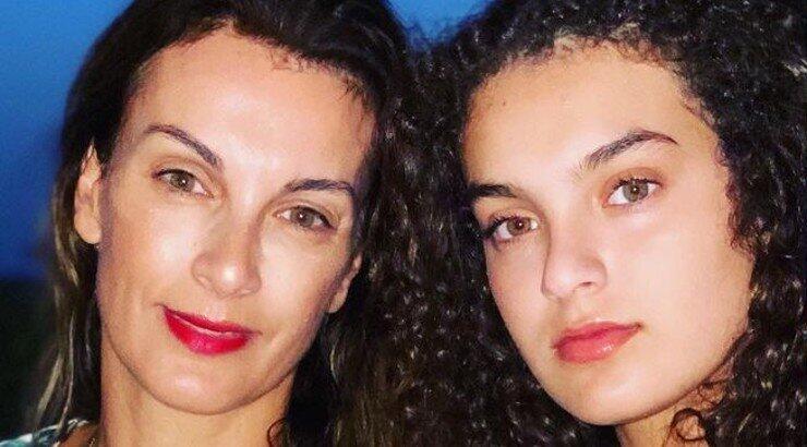 Η Γιώτα Παπαδοπούλου χόρεψε ζεϊμπέκικο με την κόρη της Έλενα [βίντεο]