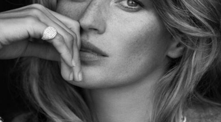 Η Gisele Bundchen επιδεικνύει τις καμπύλες της