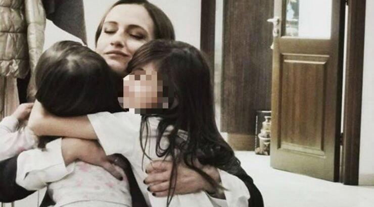 Γωγώ Αλεξανδρινού: Δείτε τι κάνουν οι κόρες της όταν εκείνη βρίσκεται στη δουλειά