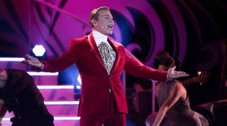 Ο Τάκης Ζαχαράτος φέρνει στην Κύπρο ένα λαμπερό show