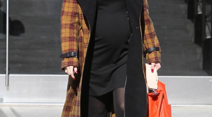 Gwen Stefani: Με φουσκωμένη κοιλίτσα για shopping